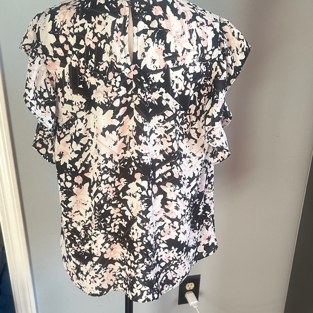 Express Floral Ruffle Sleeve Blouse - Picture 3 of 3